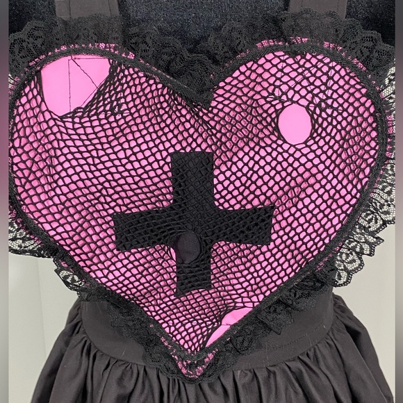 💔SOLD💔BERTHAUX Fix Me Netted Heart Apron Dress Ruffle Skirt Tie Waist Black Pink - Picture 10 of 12